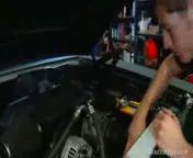 Сексуалная  Кимберлы Гатес  трахается по быистрому в автомастерскоы расплата за ремонт